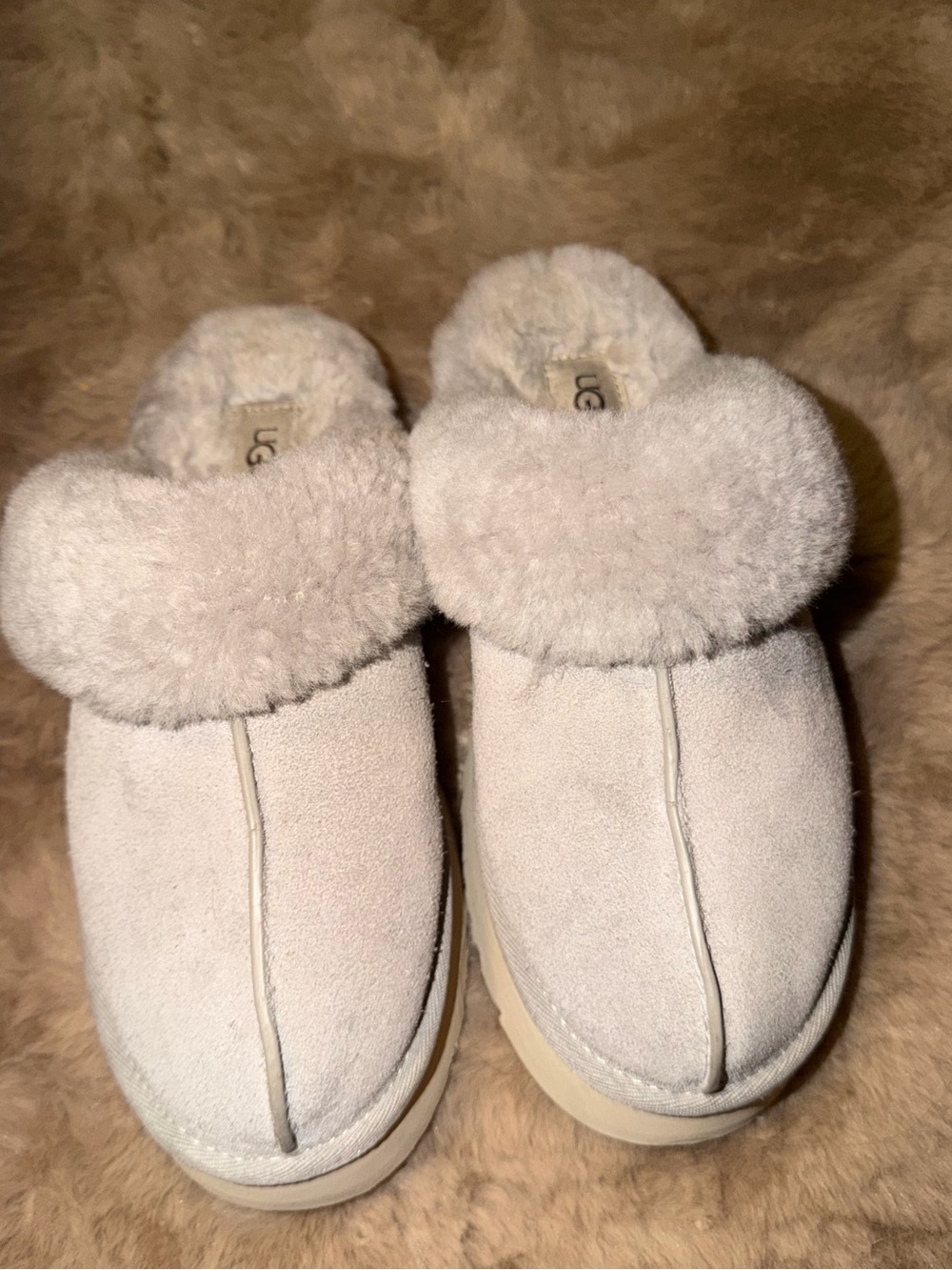 UGG Women’s Light Gray Suede Shearling Slip-On Clog - Picture 3 of 4